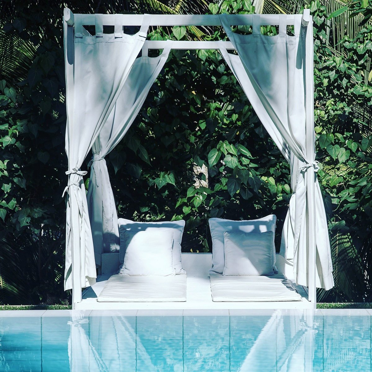 W15_Escape's tweet photo. Escape for your own tropical paradise #w15escape #Ahangama #boutiquehotel #amazing #srilanka #designhotel #inspiration #TropicalSummer https://t.co/ZlDnnXBh5j