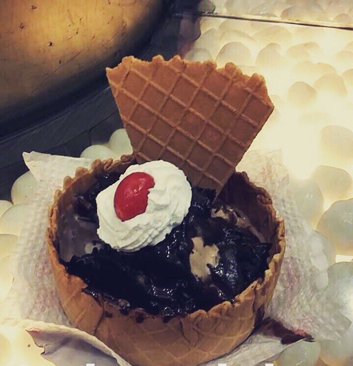 foodholicmumbai's tweet image. Small treats with immense happiness. Swiss Alpine at @JustChill7, Matunga 
#FoodHolic #SwissAlpine #Dessert #Decadent #Yummy