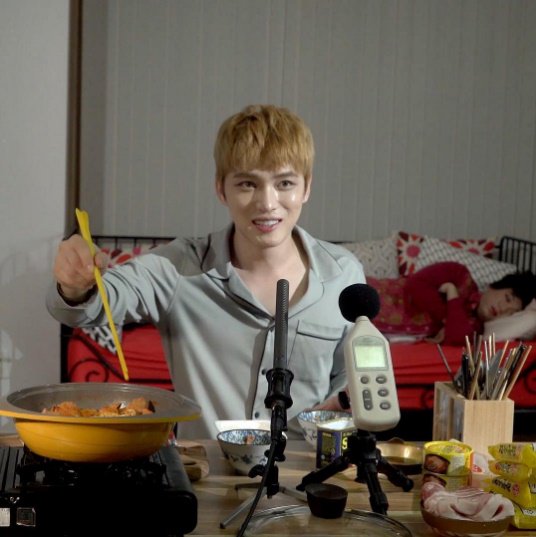 [OTRO INSTAGRAM] 170126 cjes.tagram: El show de cocina de #Jaejoong (JJ Kukbang show) en el canal de Pikicast instagram.com/p/BPrFX4GA0eX/
