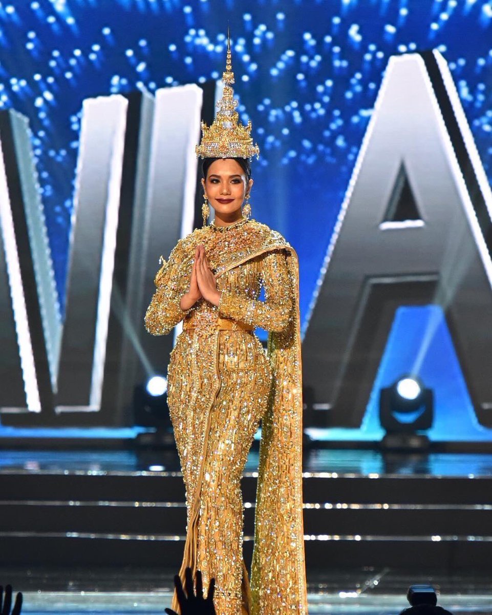 MajorGroup's tweet photo. "น้ำตาล ชลิตา" ในชุดประจำชาติงดงามมากๆ
#MissUniverse #Thailand https://t.co/Q9Va15uCBR
