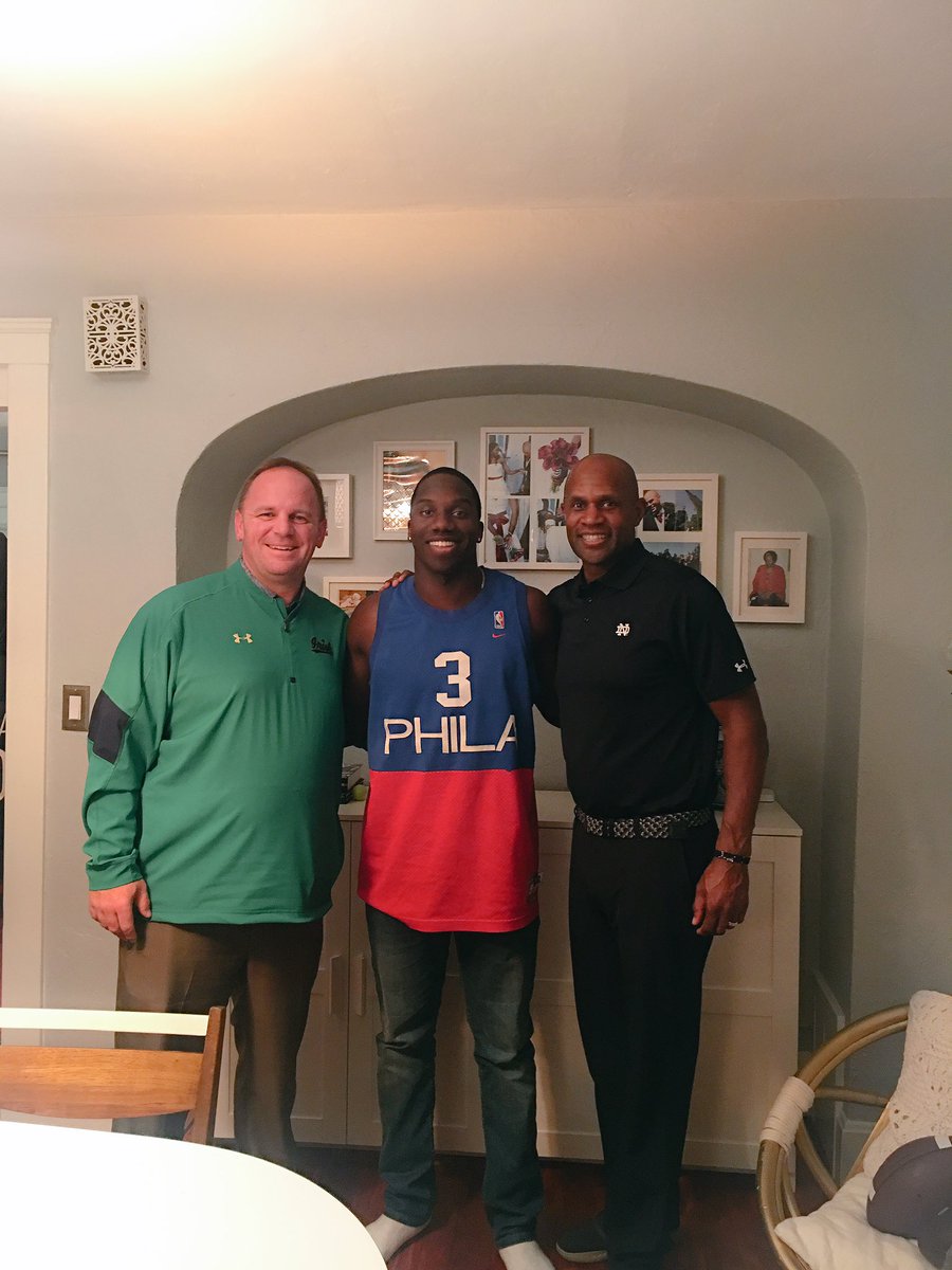 SwedishBlackGuy's tweet photo. God, Country, Notre Dame☘️ https://t.co/vX5s1y3TXl
