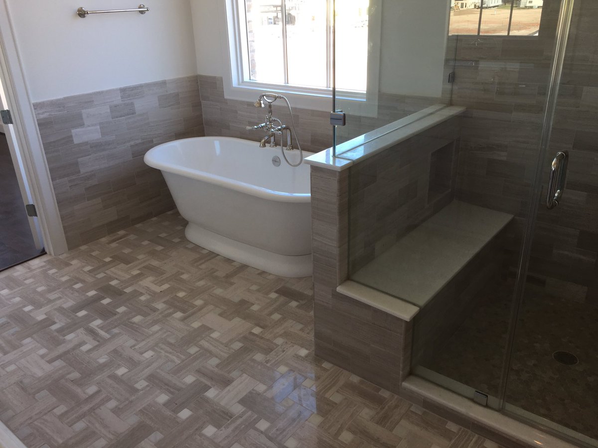 TotalFloorsHTX's tweet image. Just wrapped up this beautiful install.