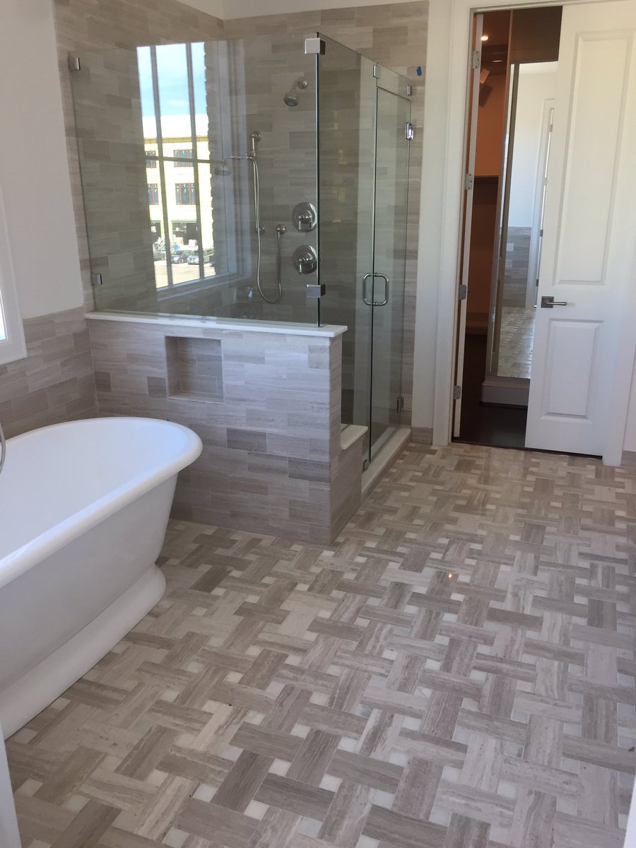 TotalFloorsHTX's tweet image. Just wrapped up this beautiful install.