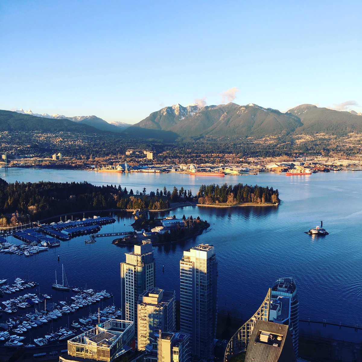 HolbornGrp's tweet photo. #elevatinglifestyles // Vancouver from the rooftop of floor 70
#elevatingvancouver #bc #vancouver #vancity #westerncanada @TrumpVancouver https://t.co/0Hx7Ku1q3y