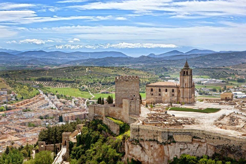 TurismoAND's tweet photo. Las 10 vistas más espectaculares de #Andalucía según @TuiterosViajes https://t.co/JUZvOEtviP (Foto: Alcalá la Real - @tu_historia) https://t.co/F1ZKyVbLy4