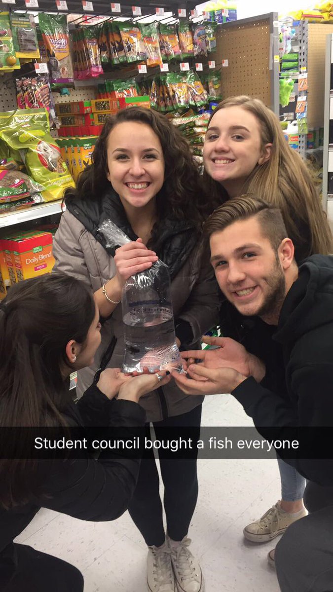 SouthwickStuCo's tweet photo. 'Twas a good run🐟 RIP Wayne💚💛 https://t.co/9UWmcQo4Fv