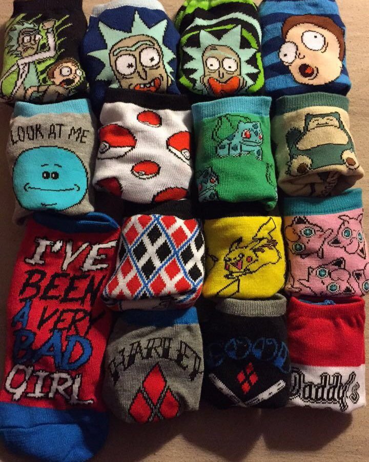 _andsoitgoes_'s tweet photo. Socks are the best kind of pick up 👌🏾@hottopic https://t.co/KbCNpW16Wa https://t.co/gcI3EphXz5