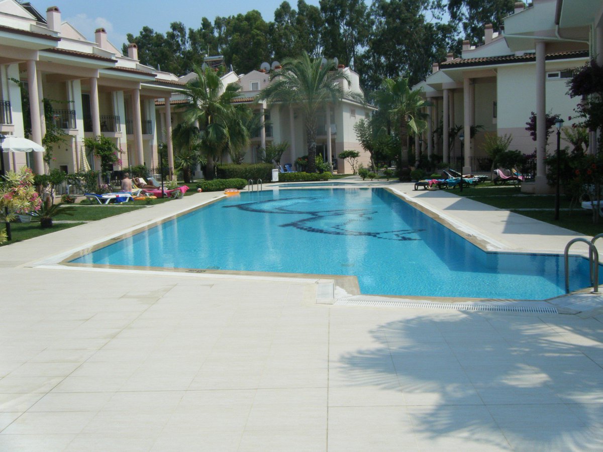 Çalış plajında denize 700 metre mesafede ortak havuzlu villa.
#günlükkiralıkvilla, #fethiyevilla, #fethiyeyazlık
goo.gl/Dcw5np