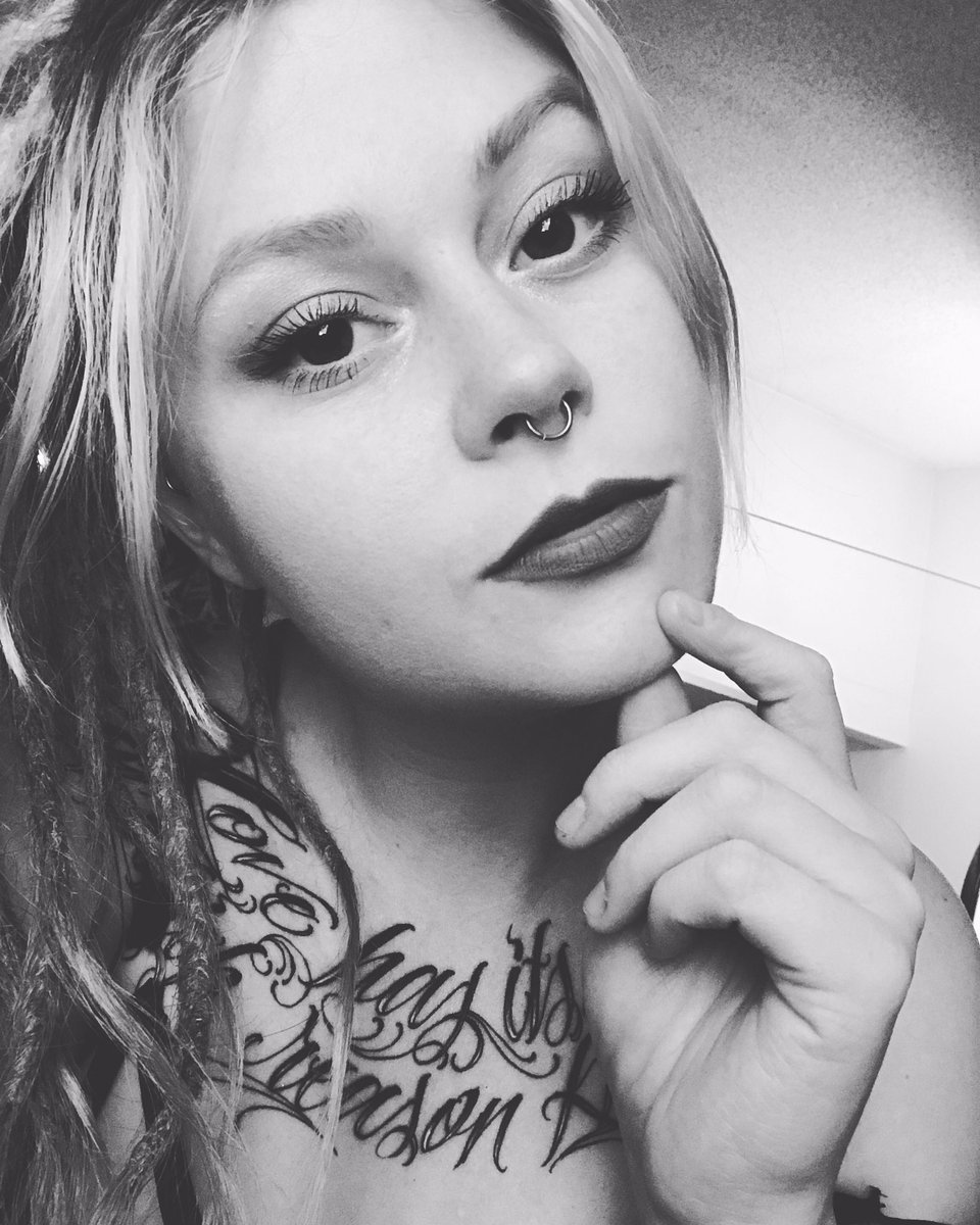 Sado_MissFox's tweet photo. Keep it up piggies!!! More more more 💎🖤💰💰💰 https://t.co/1CXYsjgUv6 #Findom #Fetish #KinkyClips @iwantclips @DirkHooper @rtdumb @RT4tat2 https://t.co/BZIoHmDgEf