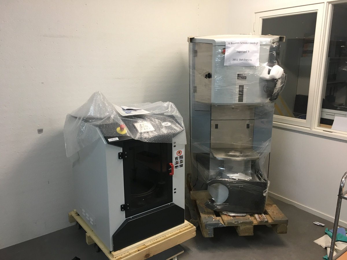 SchildervBuuren's tweet photo. Terwijl de ene #uitdaging vorm begint te krijgen. Het #orgel weer uit plastic is gehaald, wordt volgende uitdaging bezorgd. #mengmachine! https://t.co/X1PHnQYMDV