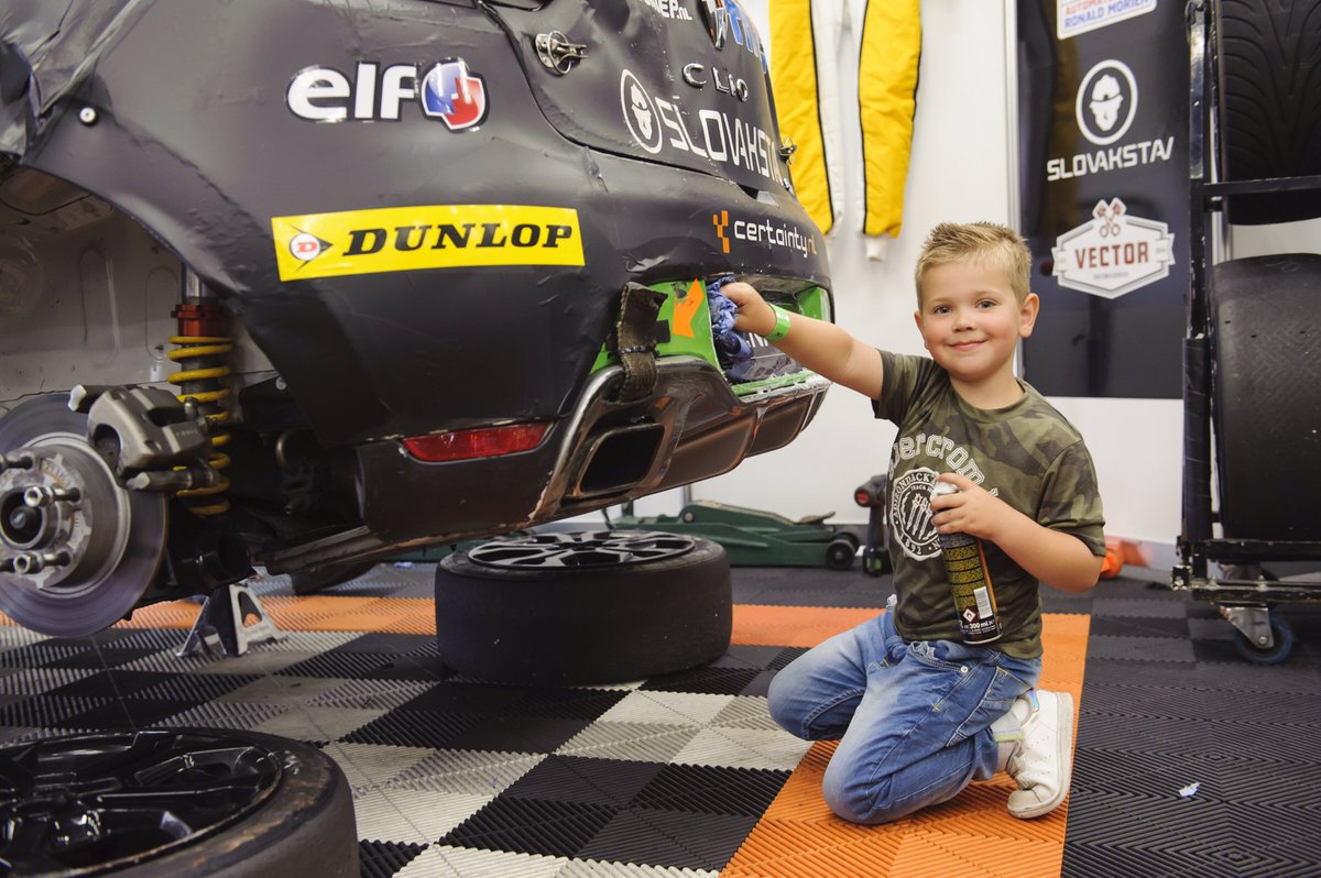 GEZOCHT: Leerling monteur 18-20 jaar, leergierig, rijbewijs, talentvol en vrijgezel is wel handig;) CV naar: info@certainty.nl BEDANKT!