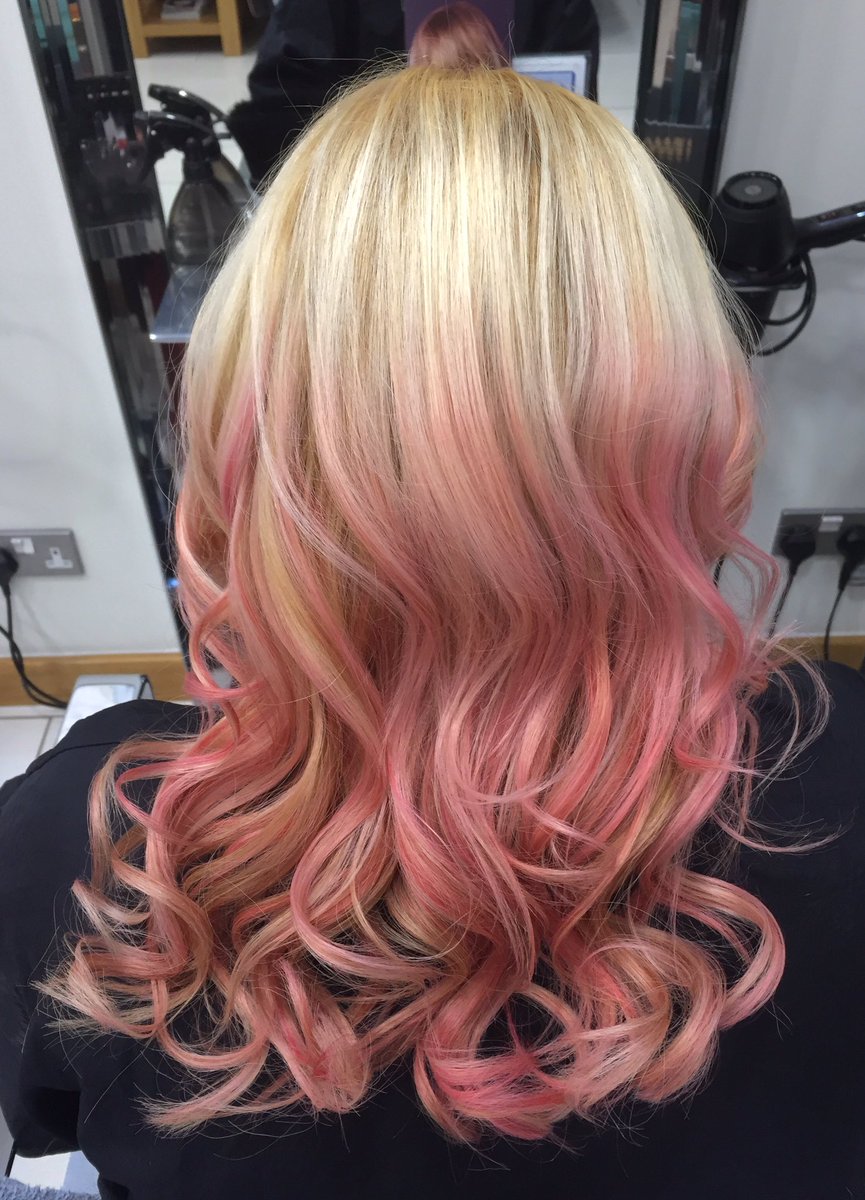 💕 #hair #pinkbalayage #blonde #hairbyme #passion #curls #love #ghd #ghdplatinum #ghdhair #loreal @lorealprouk <a href="/ghdhair/">ghdhair</a> @JohnNewmanHair