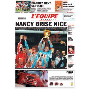 gintz's tweet photo. merci @asnlofficiel ! Nous n'oublions pas 2006 -- cette Une de @lequipe est dans mon bureau depuis plus de 10 ans #CoupeDeLaLigue #ASMASNL https://t.co/YlLIerIvwP