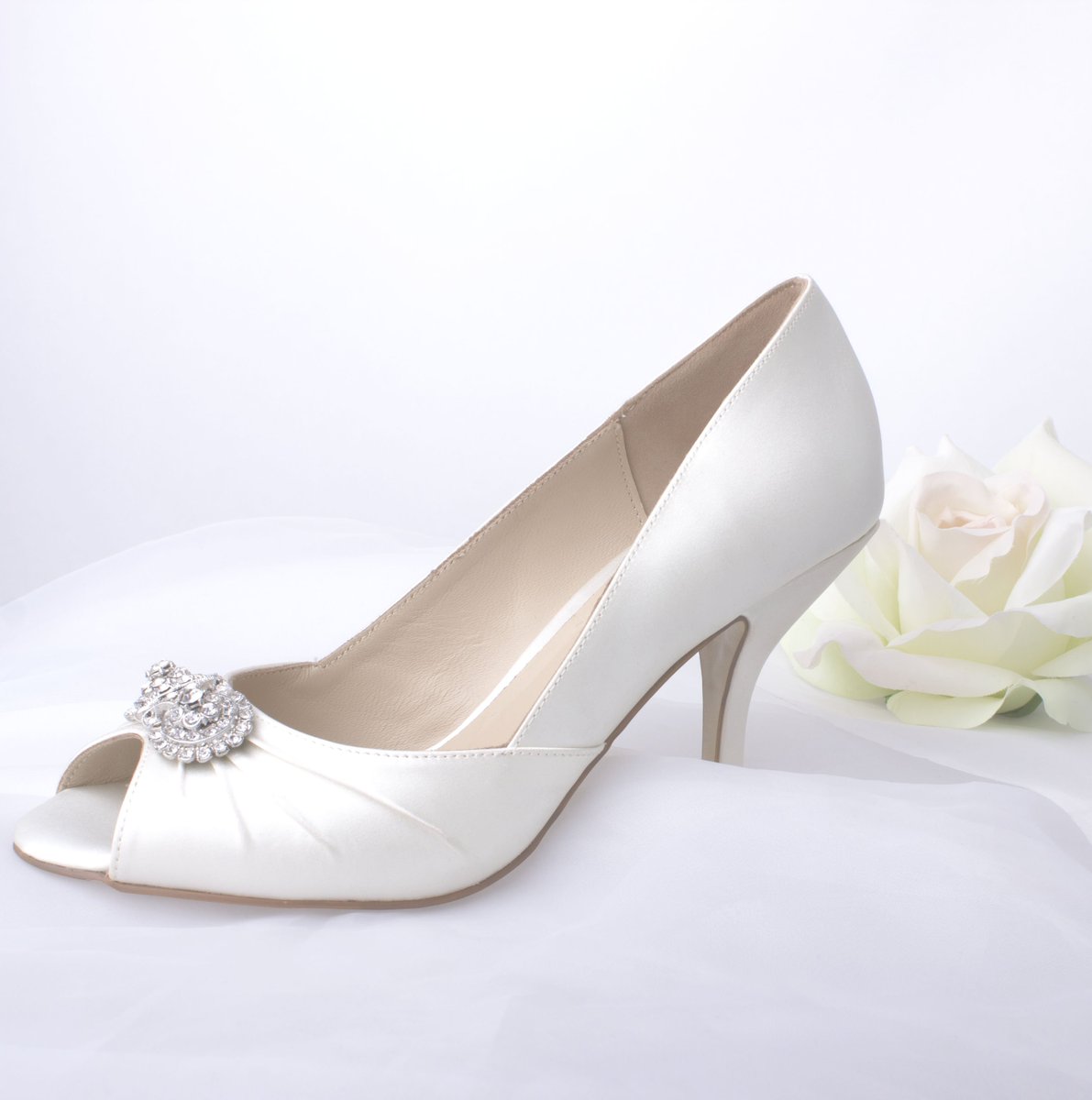 BenjaminAdamsLN's tweet photo. Who's dreaming of a snowy wedding? Not would it be gorgeous but we think these new #Carmella heels would go perfectly #BenjaminAdams https://t.co/nP2Myanc2n