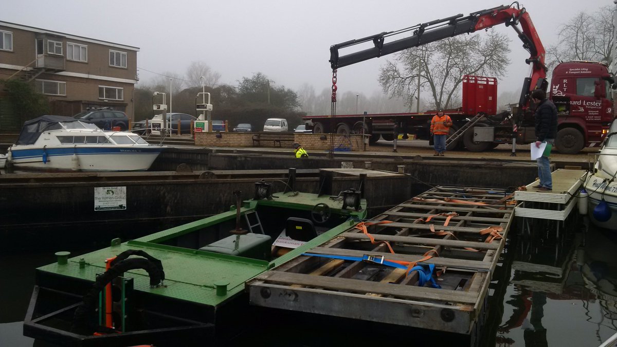 Ang_WaterwaysEA's tweet photo. Contractors putting in @Jones_Boatyard to undertake #ShoalReprofiling at #HemingfordLock on the #RiverGreatOuse nav' https://t.co/SxOrvuSGI3