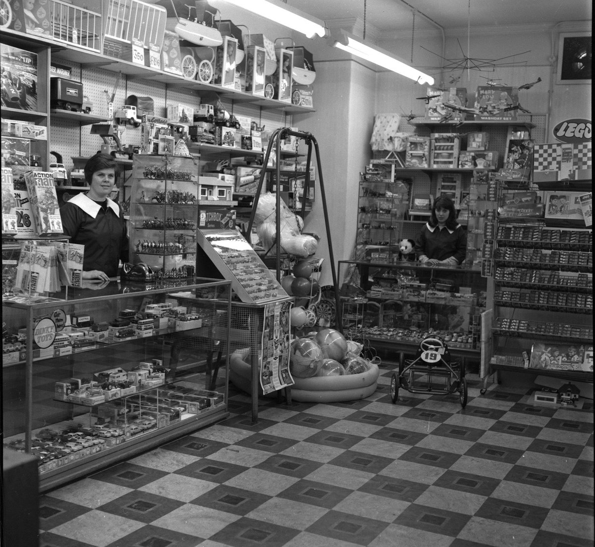 Localbygones's tweet photo. Currys in Wrexham 1966. Can you name any of the old toys on display? https://t.co/OOXByLa4PD