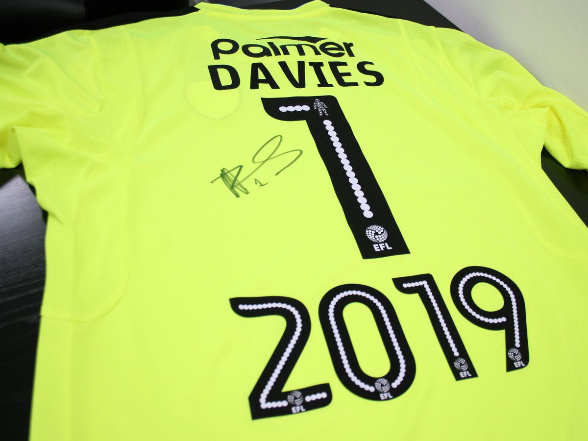 COMPETITION! to be in with a chance of winning this signed <a href="/ADavies40/">Aimee Davies</a> goalkeeper shirt, simply follow us and retweet this post! #Giveaway