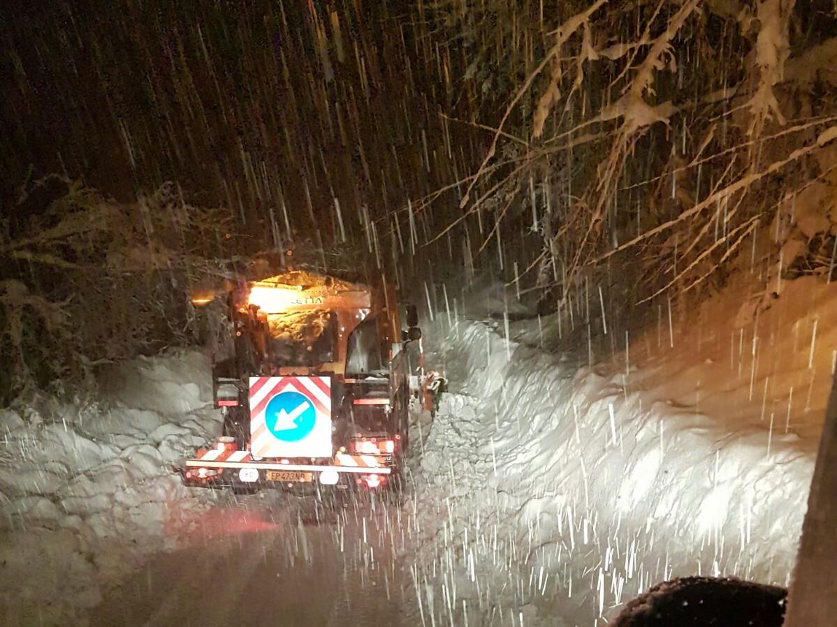 StradeAnas's tweet photo. #emergenzaneve in #Abruzzo, #Anasinazione nei giorni scorsi su strade provinciali e locali per liberare comuni e frazioni dall’isolamento https://t.co/4sHHvScSgE