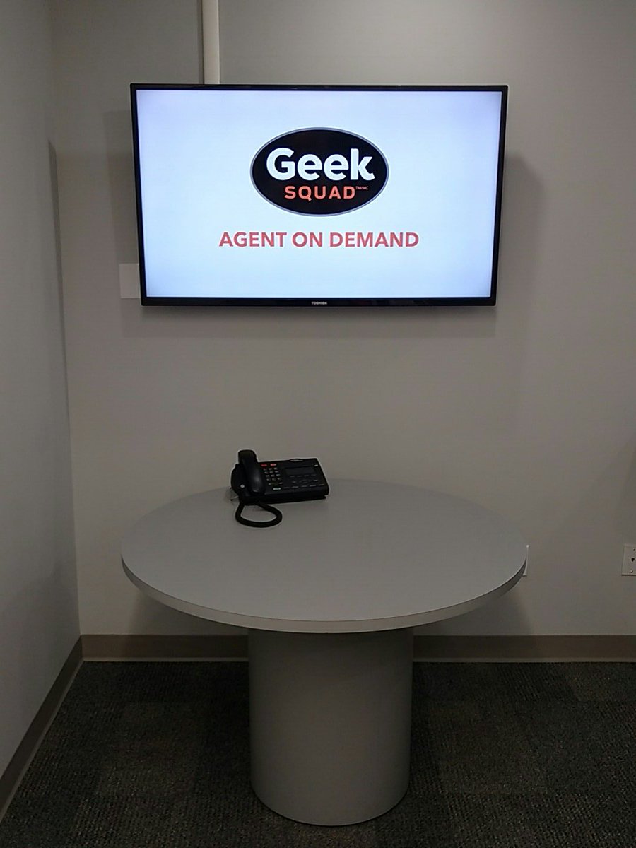 AgentRobins's tweet photo. I'm pretending to be a Field Engineer today in the new West Lab for #AgentonDemand. Love what these Agents have done with the place. https://t.co/0WYAqCtrgM