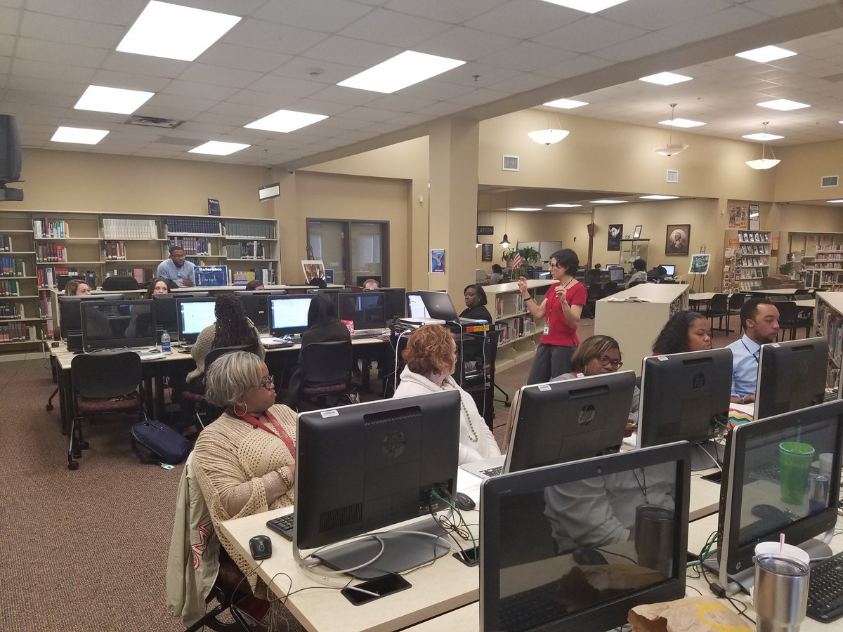 MrSummerford's tweet image. Great group of teachers learning from each other this morning at @BryantStampede #TCSLearns @DrHancockE @TechCoachB @Daffin_EdTech #TCSTech