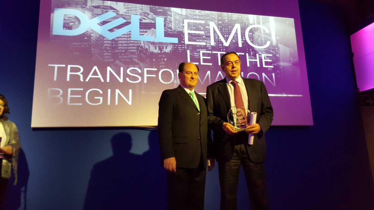 pedrofcm's tweet photo. Gracias @DataCenterBPS @Crislosan por el premio a @DELLEMCSpain como proveedor del año en el mercado de Data Center #PremiosDataCenter17 https://t.co/VnjdpuU1Zk