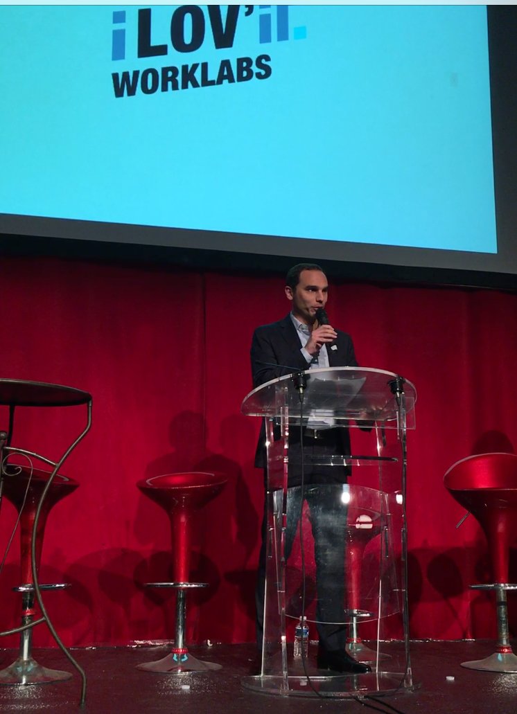 ilovitworklabs's tweet photo. En direct, Guillaume Pellegrin pitch à propos de I LOV'IT : "Venez avec le sourire, nous nous occupons du reste ! " @la_fing #softplace https://t.co/Z4ZX7UgNvN