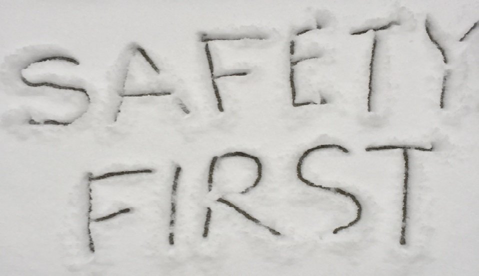 OSHA_DOL's tweet image. How cold is too cold? Tips on protecting outdoor workers in the winter: ow.ly/sooa308juEX