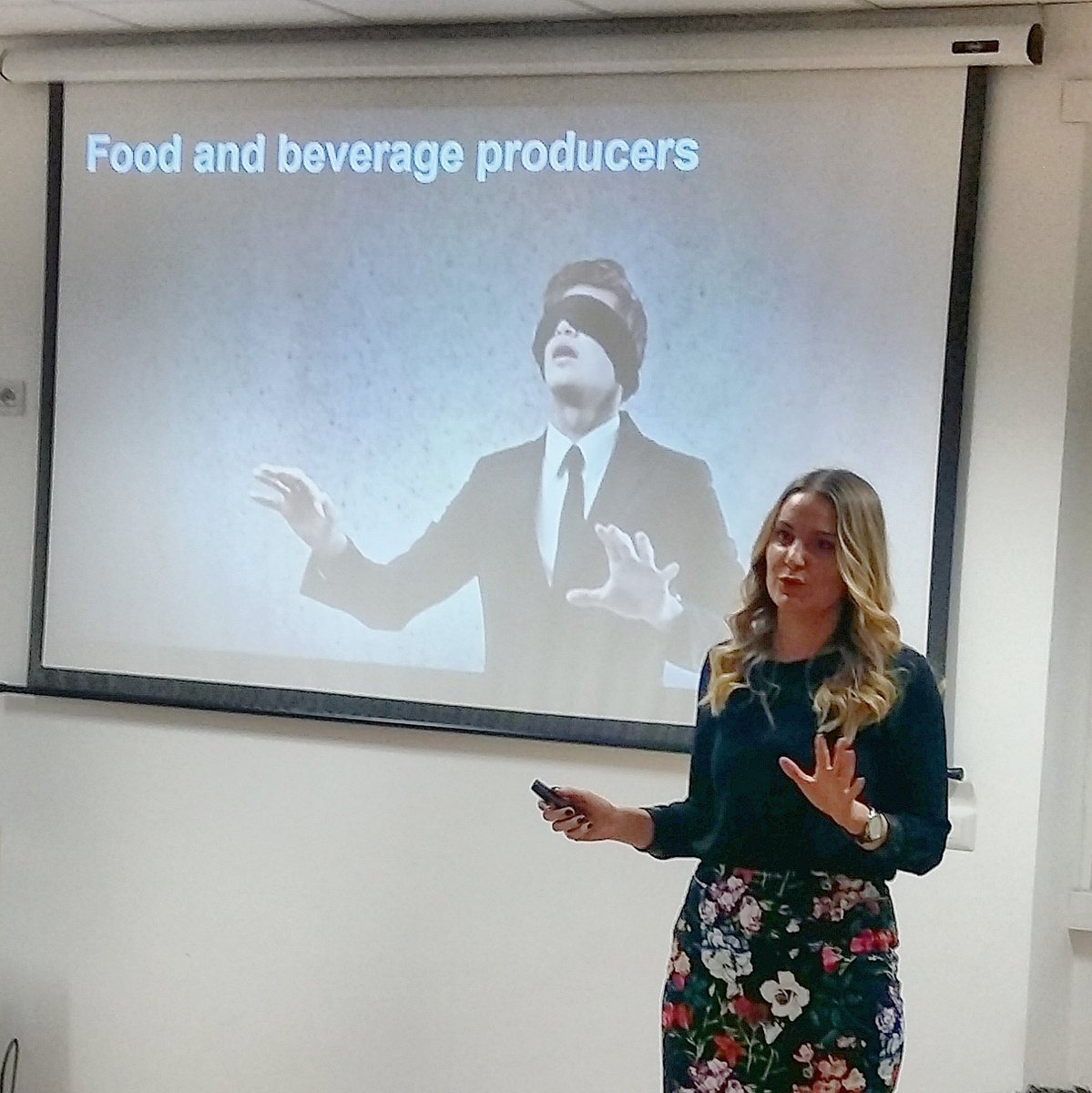sbcFoodTech's tweet photo. With @trakbar_inc our special meeting with the press is over. Thanks to the journalists and congrats to our #startups for the improvements! https://t.co/5yzSYyYmpJ