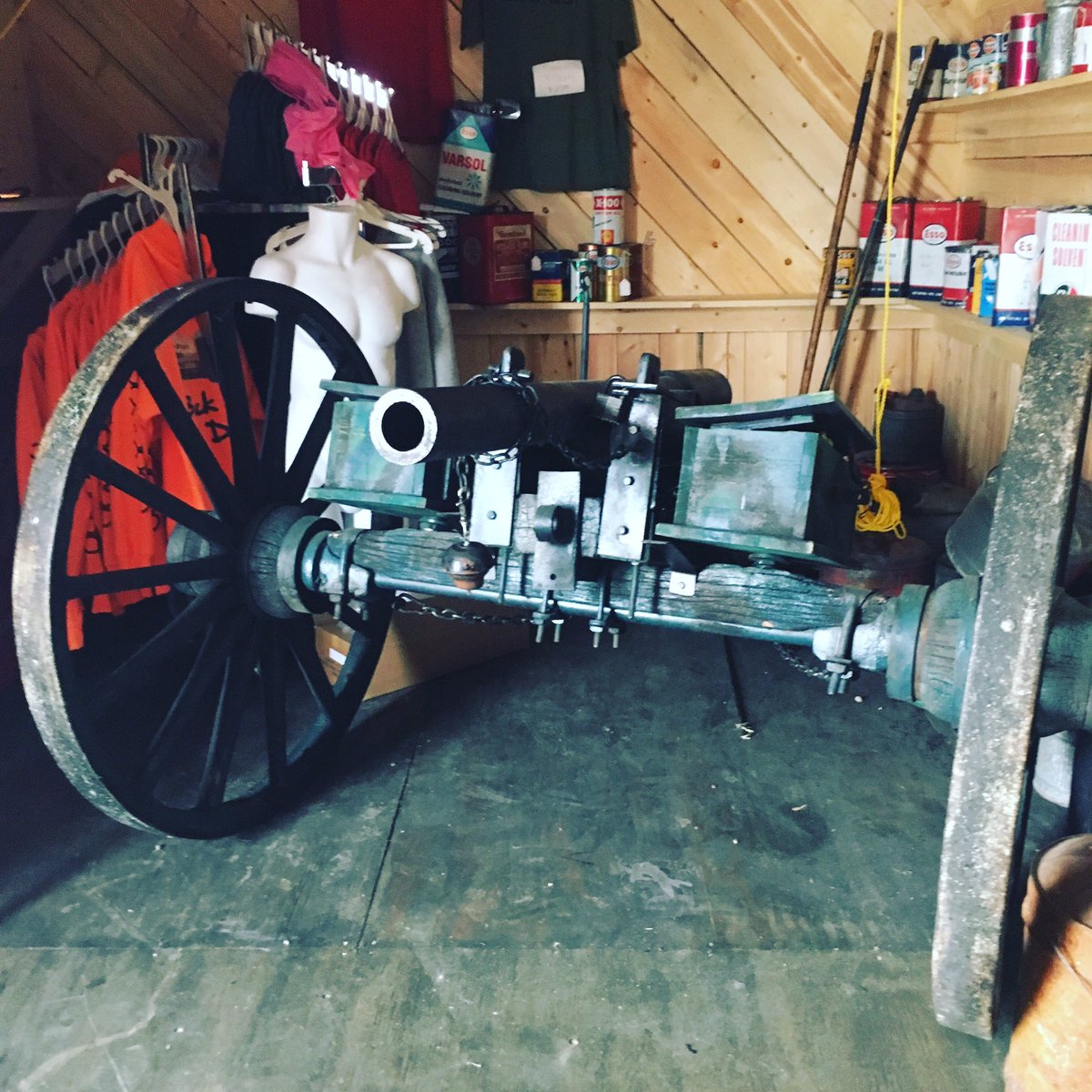 villagemerc's tweet photo. Found this on a weekend trip. #cannon #mirroralberta #antiquestores https://t.co/0w9WWd5R6L