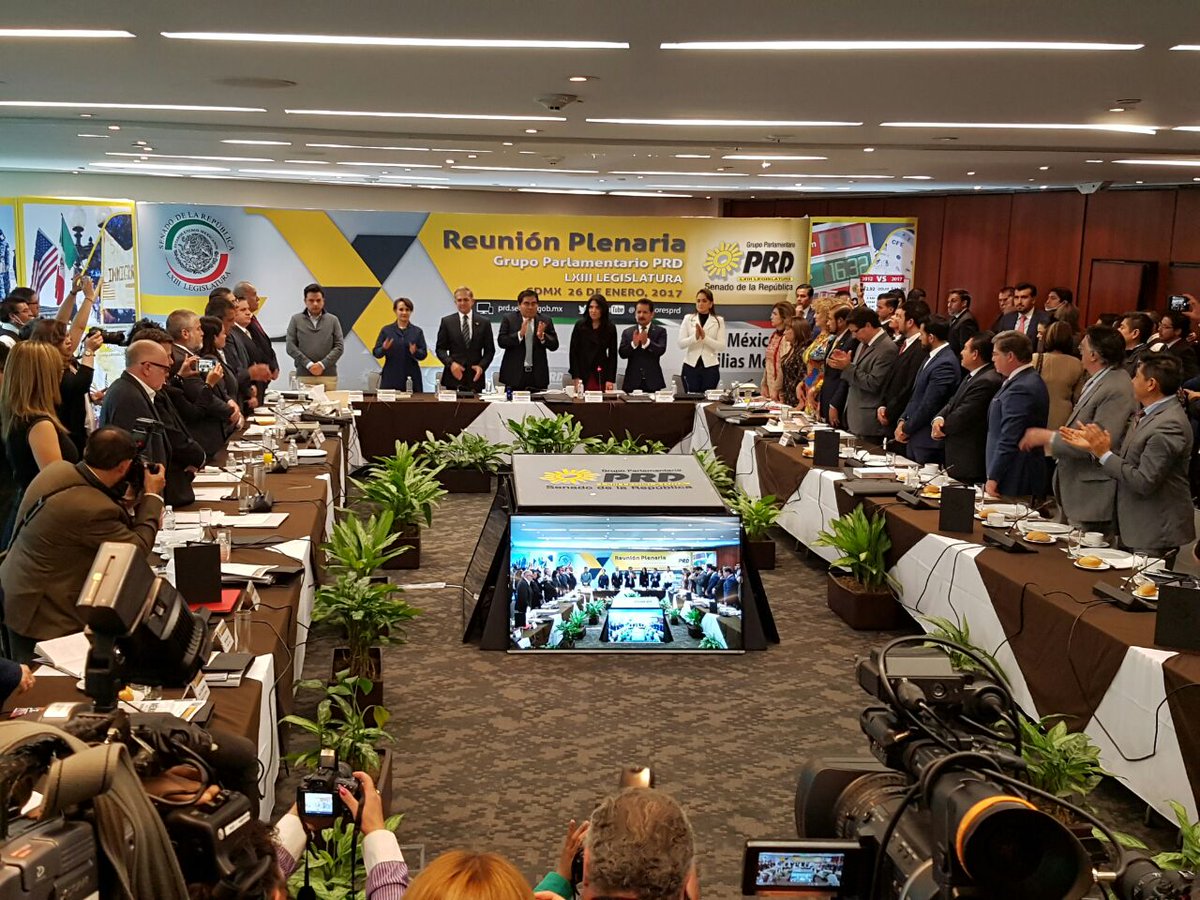 NotiAleBarrales's tweet photo. La Presidenta del @PRDMexico, @Ale_BarralesM, declara formalmente inaugurada la Reunión Plenaria de @SenadoresPRD https://t.co/Yns1A9vbPk