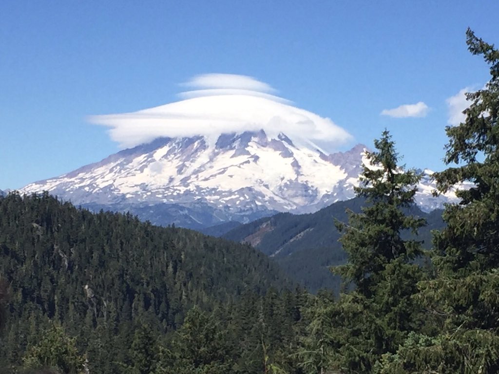 hamscicle's tweet photo. @GoParks Mt Rainier #orographiclift #CloudCap https://t.co/MibInDy5pe