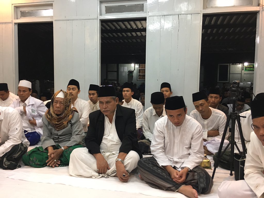 Kadir_Karding's tweet photo. Kh Munif: salasatu doa nb Daud ya Allah berikanllahaku istri yg dpt membantuku dapat mencapai surgaMU @pkb_news @nu_online @nu_mengaji https://t.co/uvDducseMV