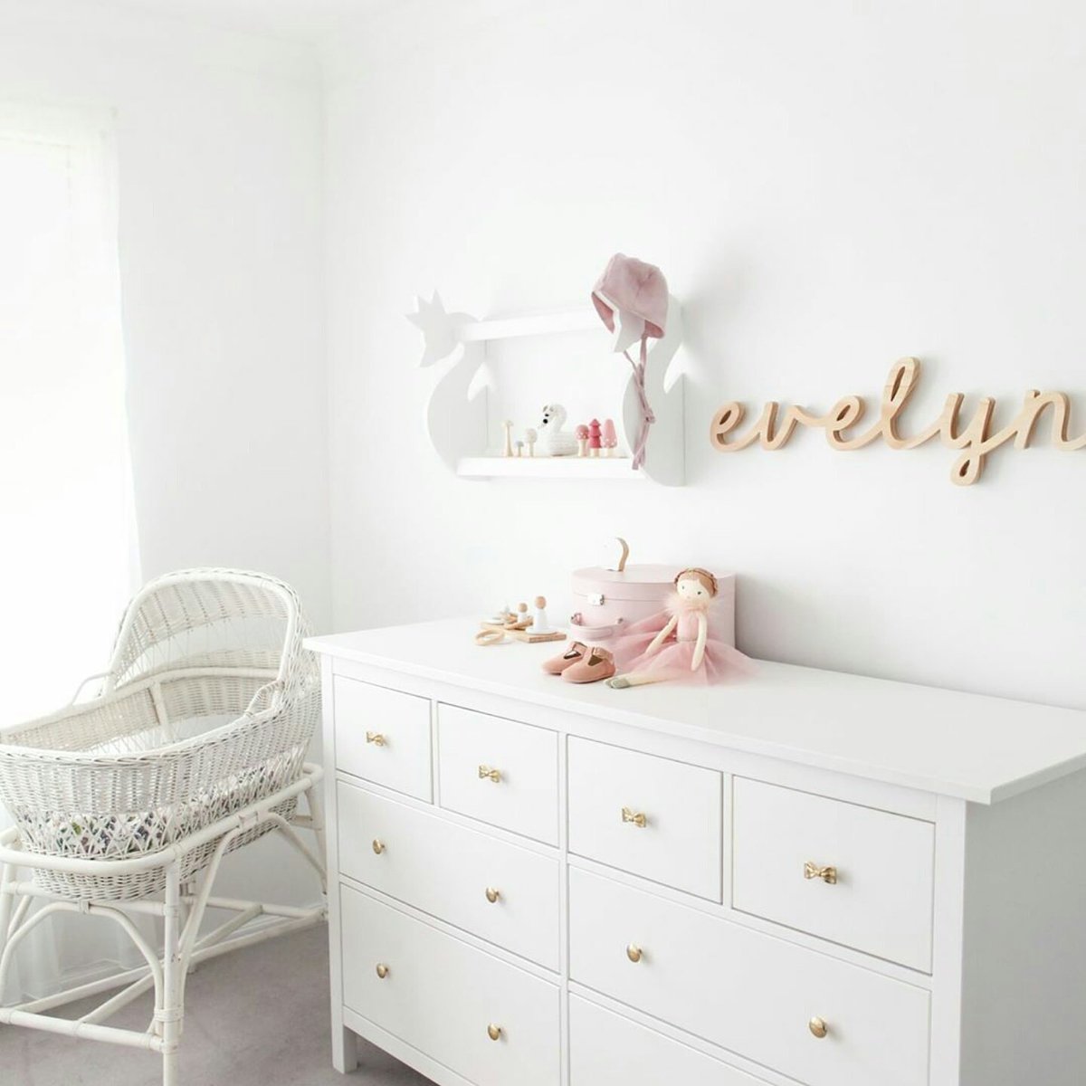 Our Beginners' Guide on How to be a Minimalist-ish 😚 zenmama.ie/lifestyle #zenmama #mamablogger #mamaspa #momlife #mumlife #momblog