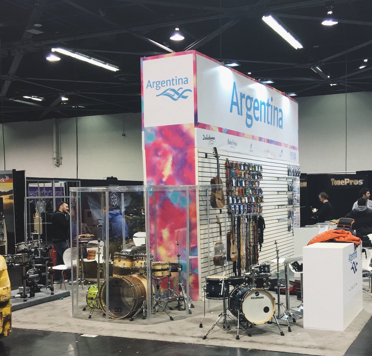 Una vez más tuvimos el honor de poder representar a nuestro país en <a href="/NAMMShow/">NAMMShow</a>. Muchas gracias a todos los que ayudaron a hacer esto posible!