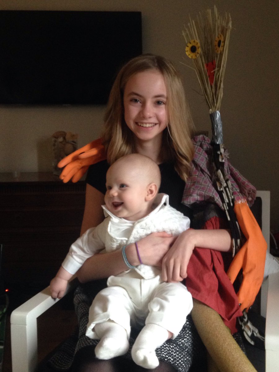 OlfGaston's tweet photo. Moi, Sarah et son petit cousin à son baptême. #félicitation https://t.co/7kYrMeLVa8