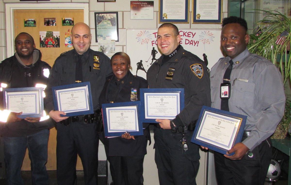 063SBADELEGATE's tweet photo. Cop of the Month- Sgt Taylor, PO Russo, David, Martin & Recruit Moise for ๐ซarrest #onelessgun #ITSWHATWEDO #SBANYPD #NYPD63pct #NYPDTraining https://t.co/uxvt3G8cS9