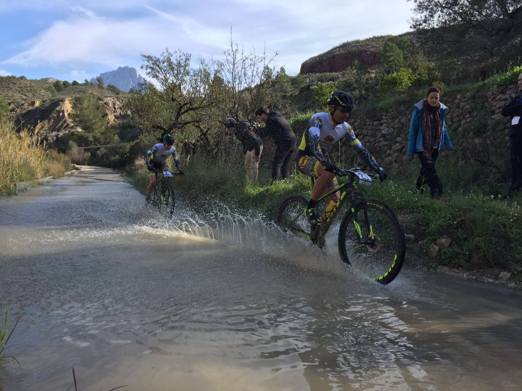 10ens a la 1a etapa! 
@buffofficial @buffscottmtb @twonav_official @bolle_eyewear @inverseteams @musettepremium @powerbar @scott_espana