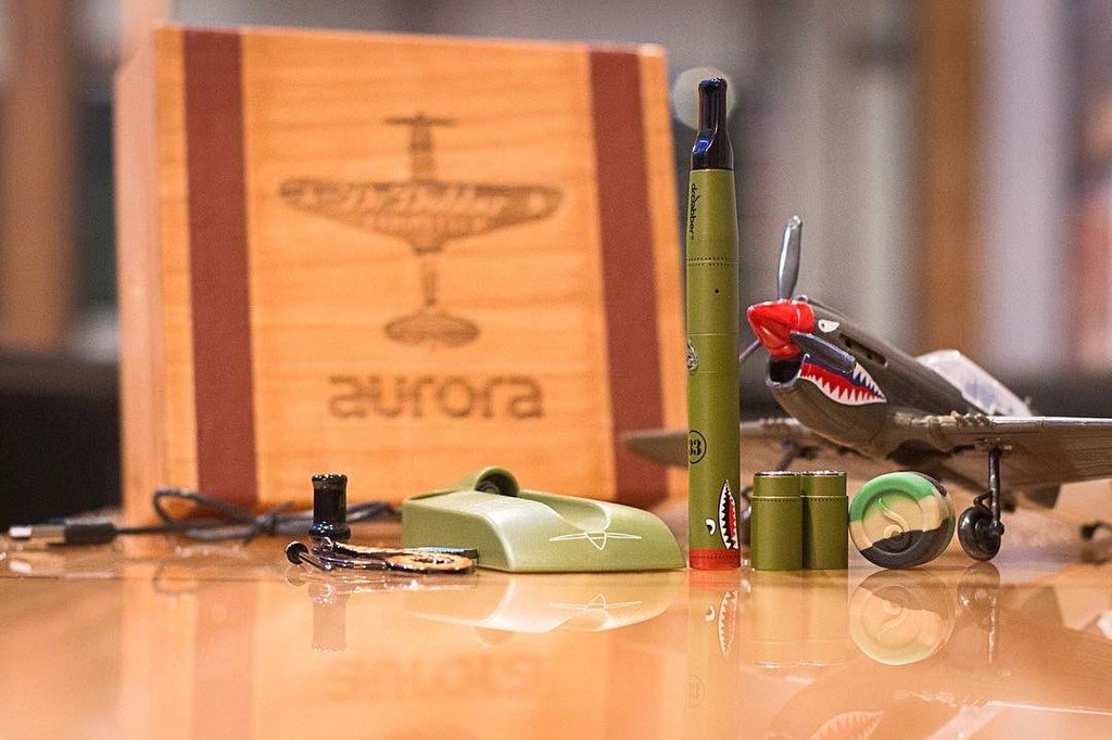 DrDabber's tweet photo. #DrDabber #FlightEdition now available! https://t.co/XMrt4r3y7P 💨💨💨 https://t.co/1mFx1QVdcC