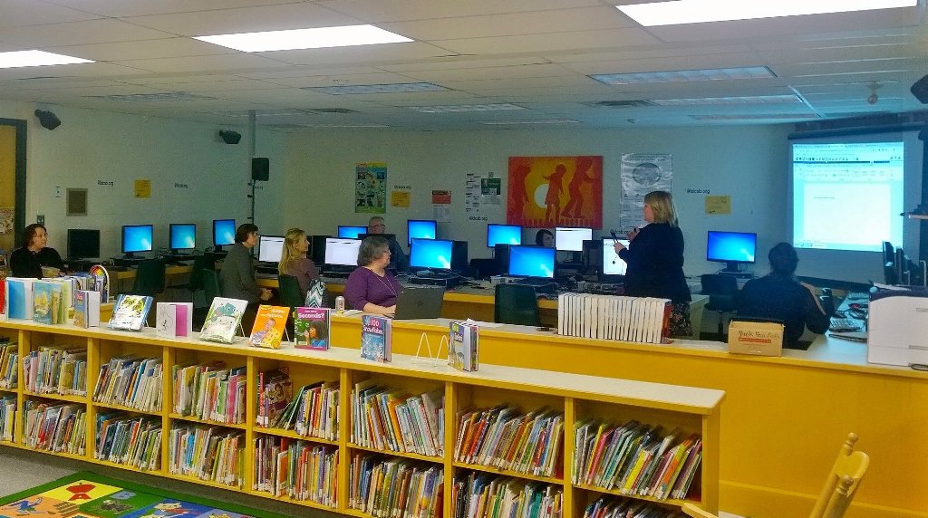 StJoesElemLDCSB's tweet image. Teachers teaching teachers: Lunch 'n learn session for PD on #googlereadandwrite. Exciting! @LDCSB_ICTS @Staudt1