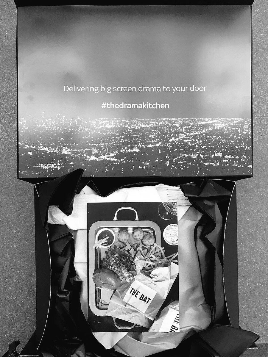 robsoar's tweet image. Just ordered the #raydonovan burger from #thedramakitchen by @skyatlantic - 👍🏽🍔 @Deliveroo