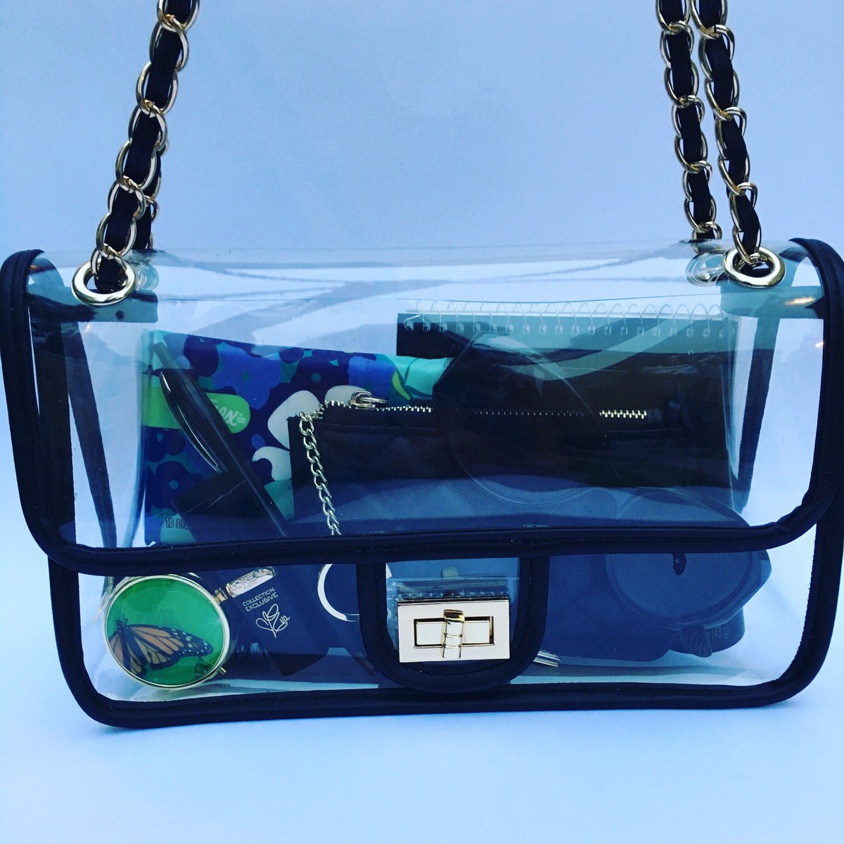 clearpurses's tweet photo. Clear is classy...what's in your purse? #stadiumapproved #ClearCreations #NFL #practicalandsylish #sportsapparel https://t.co/UNEABwry8W https://t.co/1TlwLcuc7P