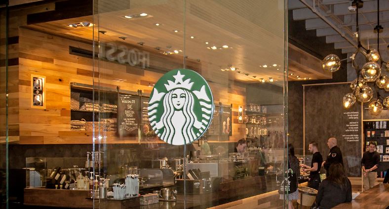 StarbucksNews's tweet photo. Starbucks reports record holiday and record Q1 FY17 results https://t.co/oKC8ynsmHZ $SBUX https://t.co/8HmBDkHBpd