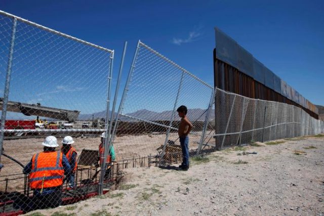 TribunePak's tweet photo. Mexico president cancels Trump summit after wall jibe https://t.co/nvx0Ie3f4u https://t.co/KiwWdhBF9U