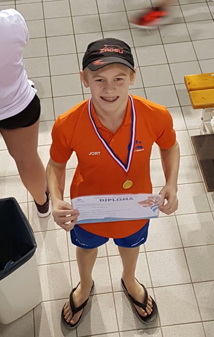 lyceumdegrundel's tweet image. Jort van der Vlag #1HAS is vandaag NEDERLANDS JEUGD/JUNIOREN KAMPIOEN geworden op de 400 m vrije slag 🏊🏼!!!!! Erg knappe prestatie 💪🏼