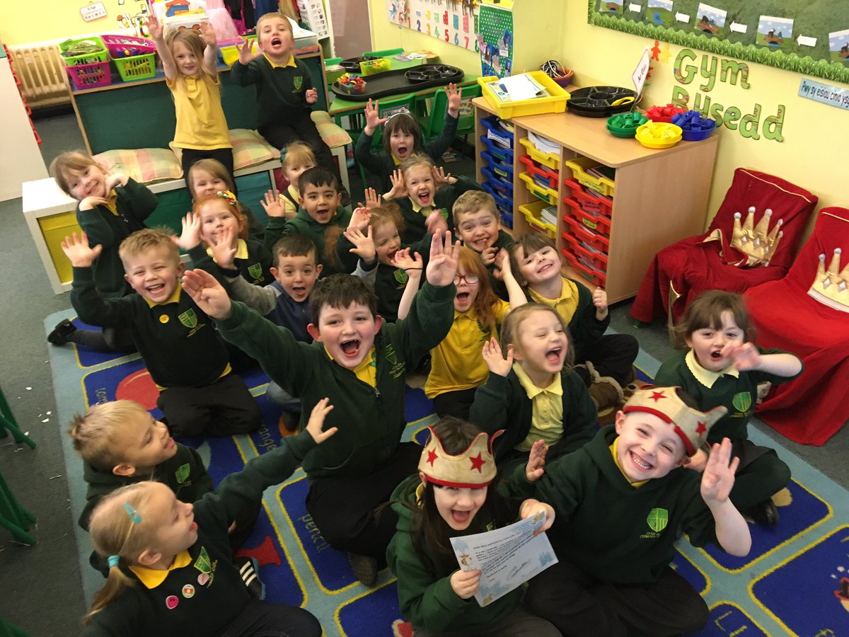 CGPrimary's tweet photo. C1 had a special letter this morning off Cinderella asking them to make her a new dress! Lots of excited boys and girls. LP ππ #CGPDT https://t.co/pEtoIXAfsL