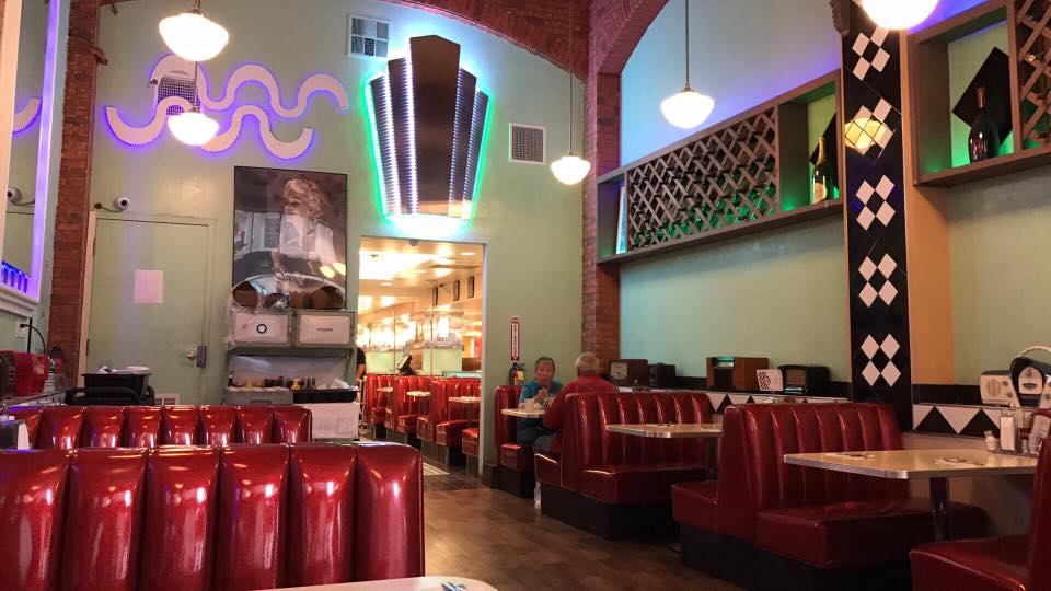 LorisDinerSF's tweet photo. #ThrowbackThursday to the fabulous 50's! #LorisDinerSF #Retro #ILoveSF #SFeats #Vintage https://t.co/YbnJTzO4j7