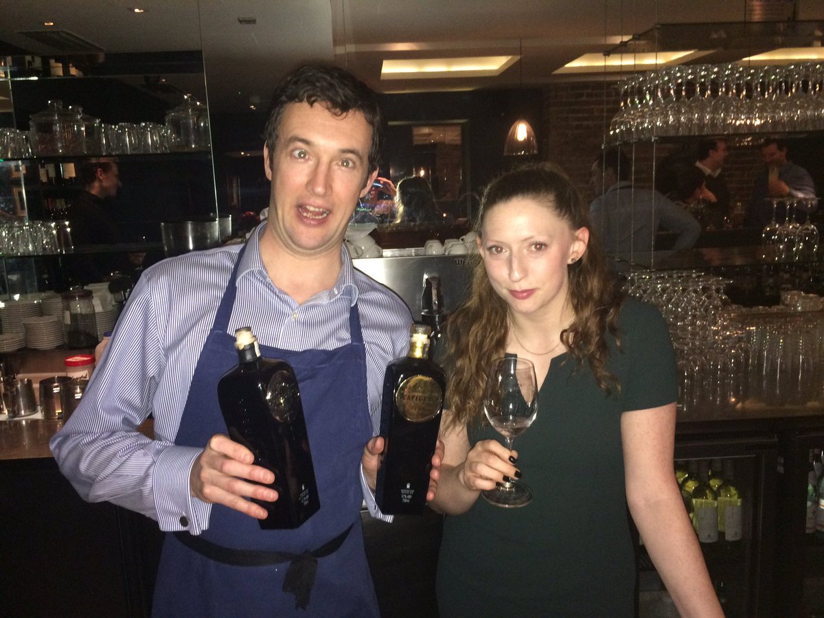 HSLHedi's tweet photo. @ManicomioSW3 with Tom &amp; Jo.
Tasting brand new @scapegracegin and Tom likes it.. a lot! https://t.co/yYuiBqrxuu