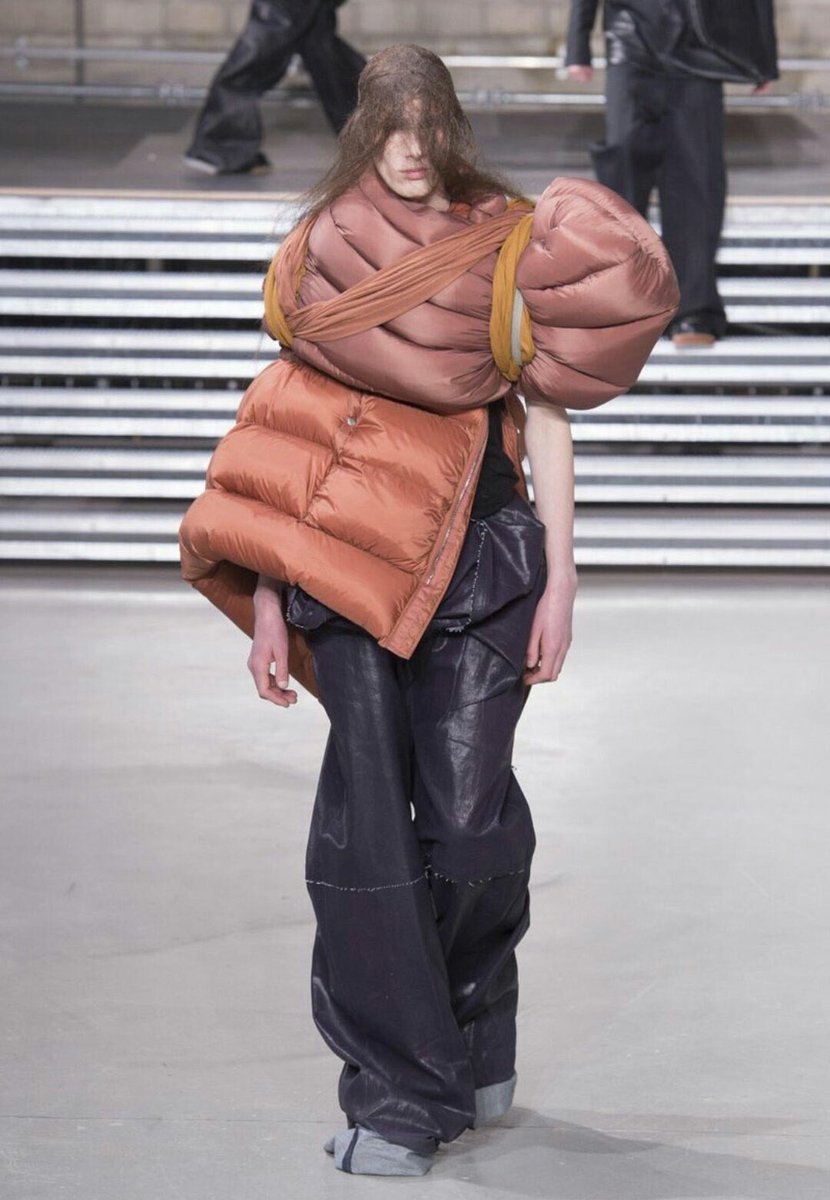 La mañana siguiente de cuando te prestan una Quechua y te dicen que eso se recoge en un minuto