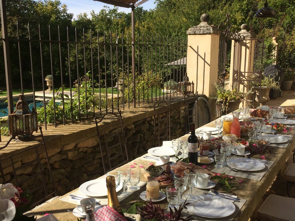 JustFrance's tweet photo. A2: Hiring a chef to prepare a special meal at your private rental is one of our favorite splurges for a luxury travel experience. #jachat https://t.co/5clRbSJ4xH