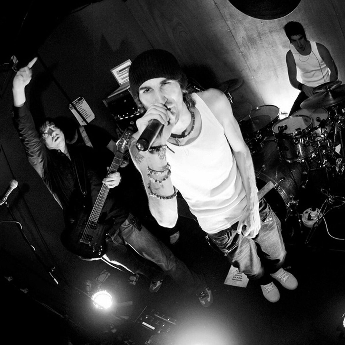 VTKTM's tweet image. Fresh out the womb!! &amp;amp; look at @ryanaoinglis trying to get the crowd to smell his finger smh #tbt #Visions2Kill